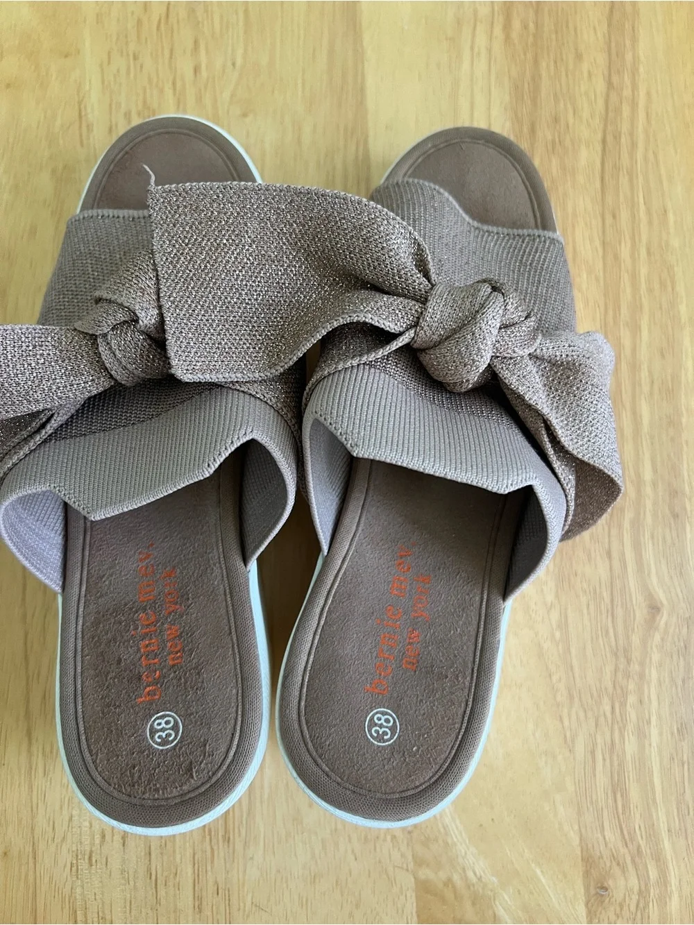 bernie mev. Mauve-Taupe Bow Slide Clogs size 38